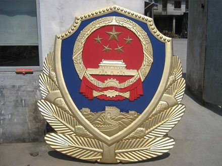 警徽定製（zhì）與批量生產的區別